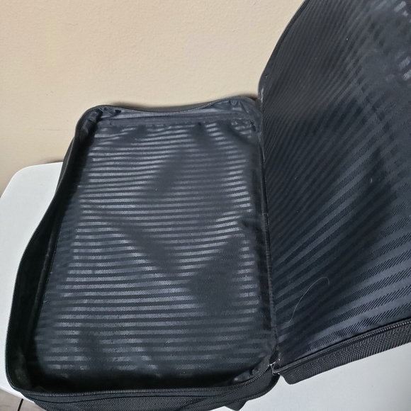 Tumi 225D3 Black Carry-on Travel Overnight Bag Case with Shoulder Strap-17x13x8" - Picture 14 of 15